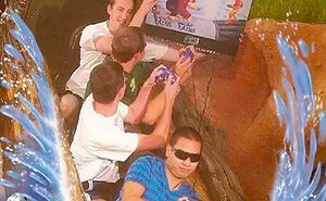 "Go To A Theme Park, They Said. It'll Be Fun, They Said" - 50 Of The Funniest Rollercoaster Photos (New Pics)