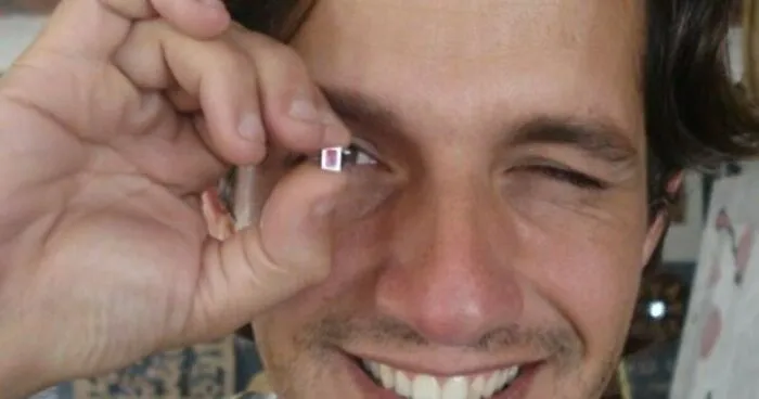 I Made The World’s Smallest Painting (17 Pics)