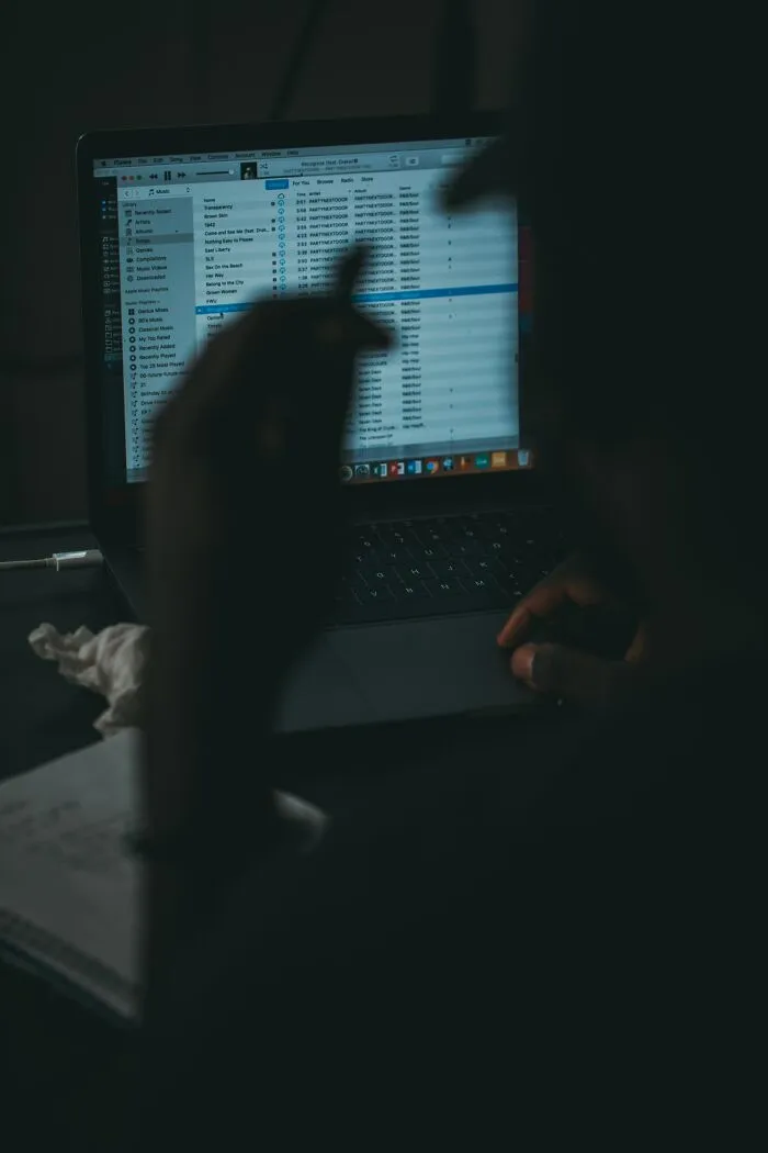 People In HR Are Sharing 35 Weird And Creepy Things They've Seen On The Job