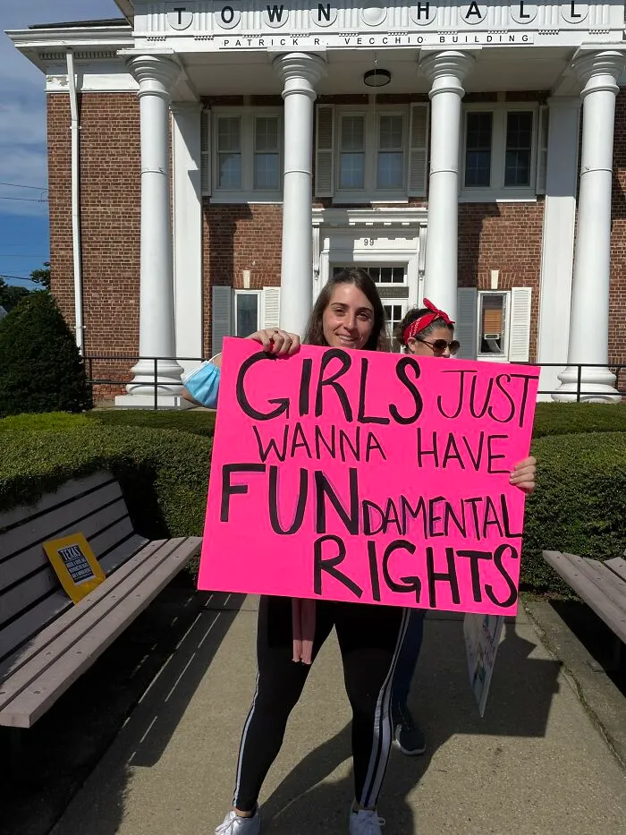 45 Of The Best Pro-Choice Posters In Response To Texas' Abortion Law