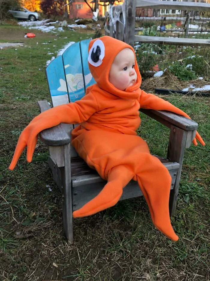 Mi hija quería que su hermanita fuera el pez dorado del gato en el sombrero este Halloween