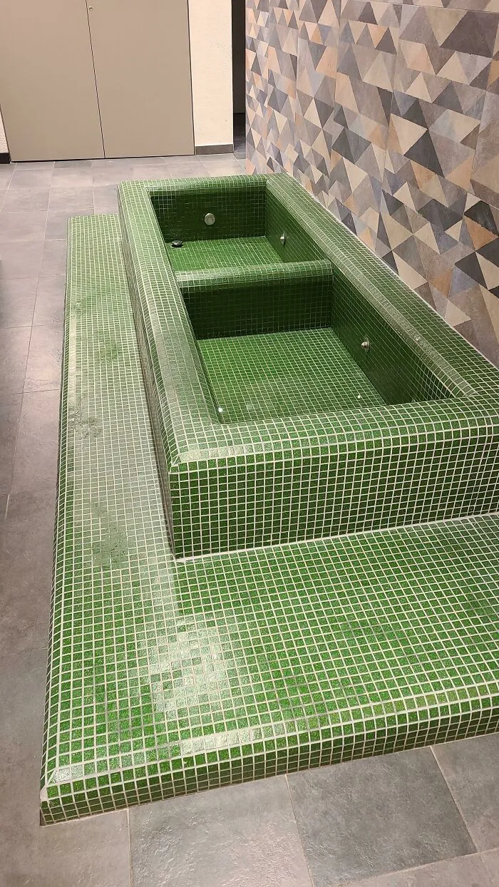 This Fancy Hotel Has A Shallow Tub With Two Sides. When The Button Is Pressed, One Side Lights Up With A Red Light And Hot Water For About 30 Seconds. Then The Other Side Lights Up With Blue Light And Cold Water And Shuts Off After The Same Amount Of Time