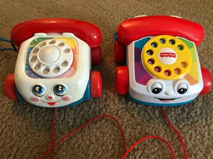 Mi teléfono de juguete de hace 20 años y el nuevo de mi hija. Ambos de fisher price