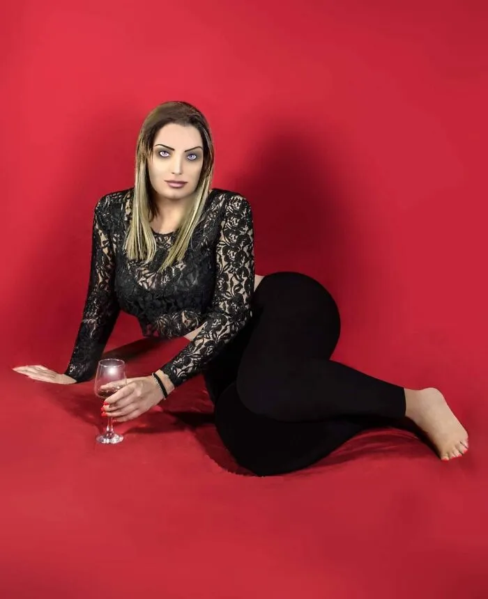 "Professional" Photoshoot, Very Odd