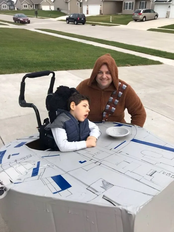 Transformé la silla de ruedas de mi hijo en el Halcón Milenario