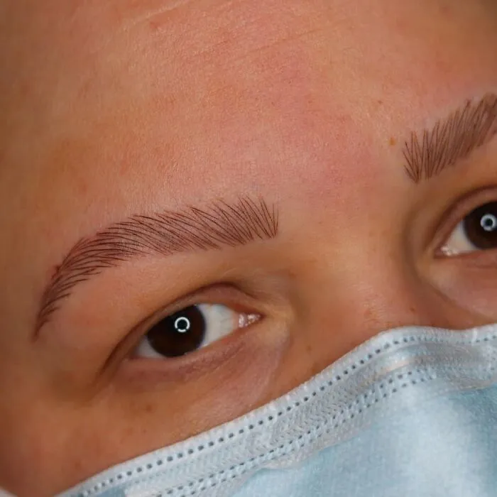 Tatué unas cejas nuevas en un cliente con alopecia