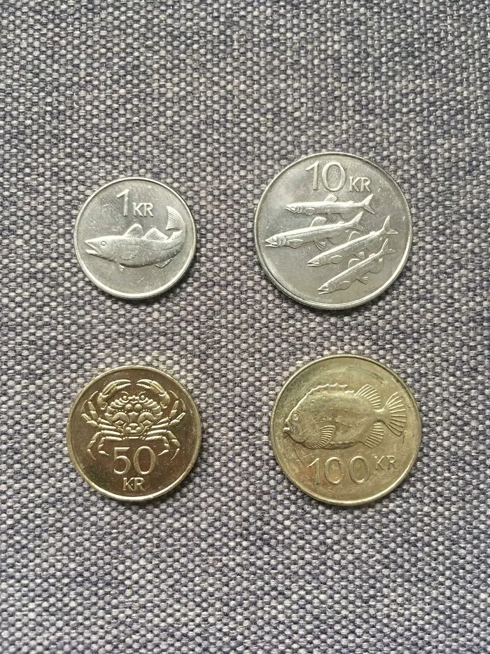 Krónur es el nombre en islandés para la corona (moneda oficial de Islandia). La cara de sus monedas llevan grabadas las distintas especies que componen la fauna marina nacional