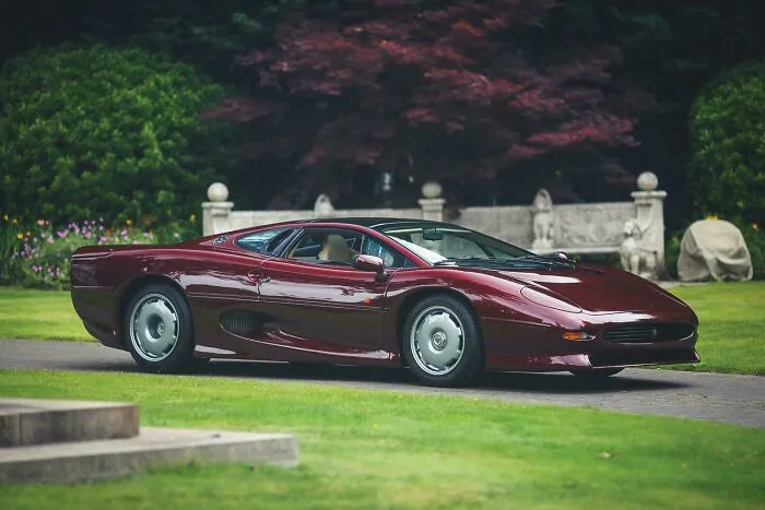 Jaguar XJ220
