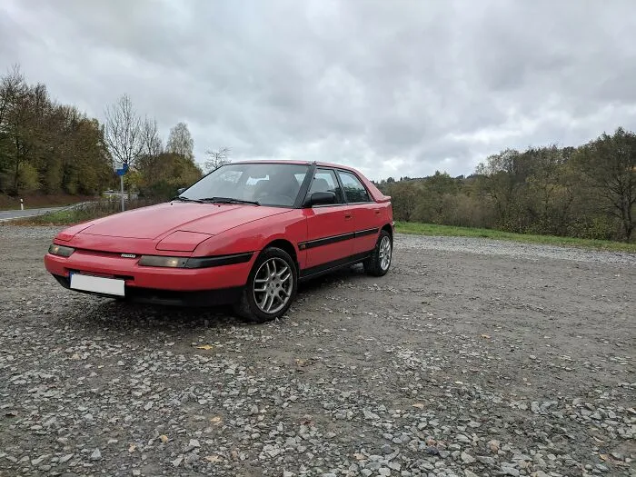 Mazda 323F BG