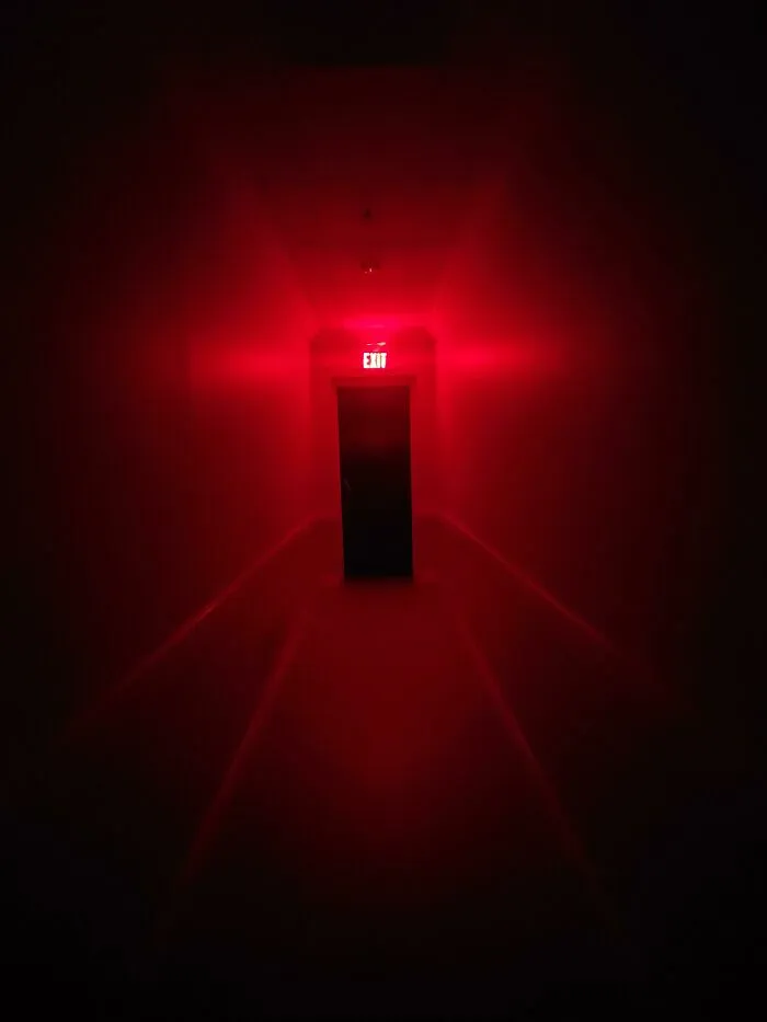 Se apagaron las luces del pasillo y esto se veía surreal 