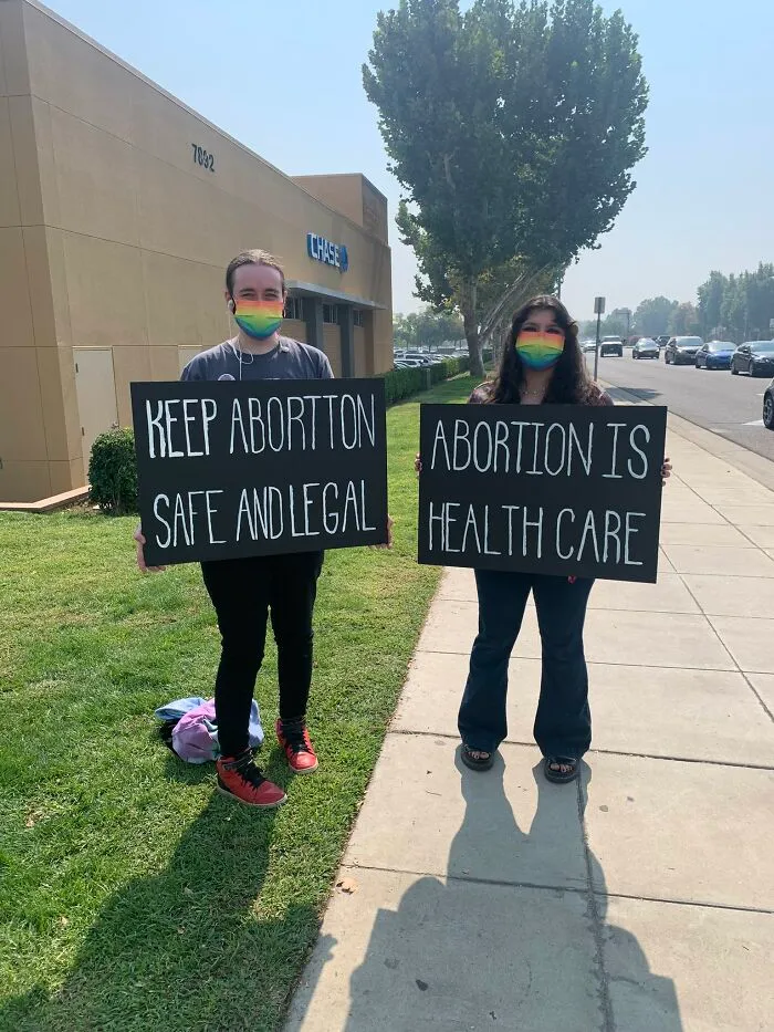45 Of The Best Pro-Choice Posters In Response To Texas' Abortion Law