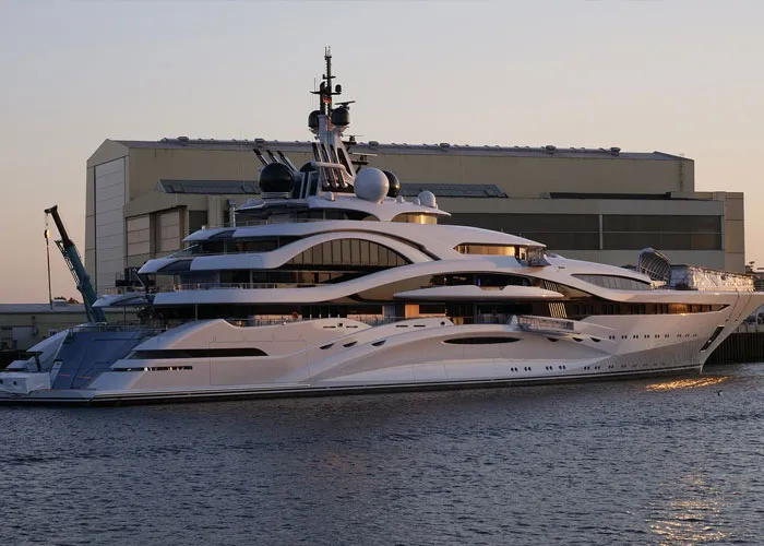 30 Things That Super Rich People Actually Spend Their Money On, As Shared By People Who've Worked For Them