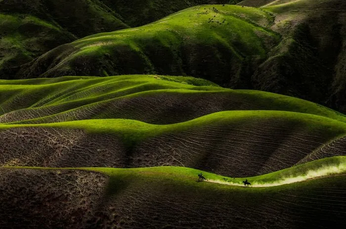 Jinetes de la pradera, Viajes y Aventuras