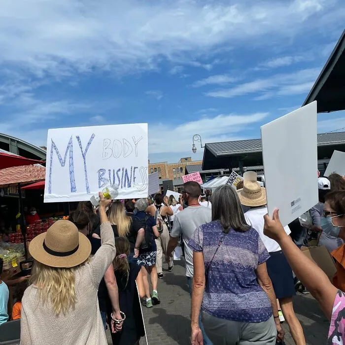 45 Of The Best Pro-Choice Posters In Response To Texas' Abortion Law