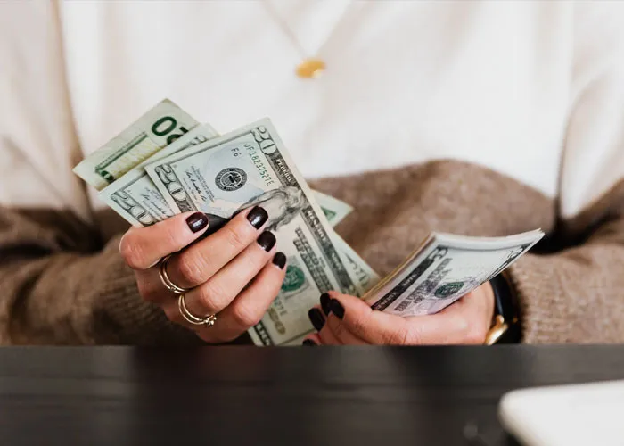 30 Things That Super Rich People Actually Spend Their Money On, As Shared By People Who've Worked For Them