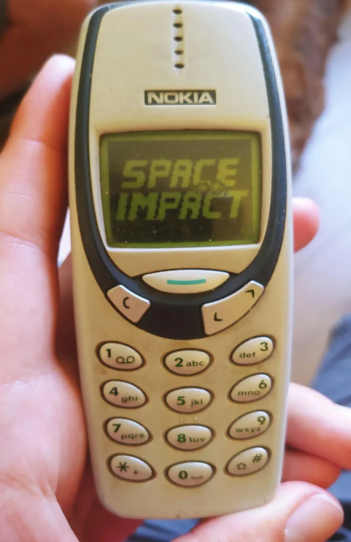 Hoy una señora de 70 años me ha traido su nokia 3310 para cambiarle la batería, y no me pude resistir