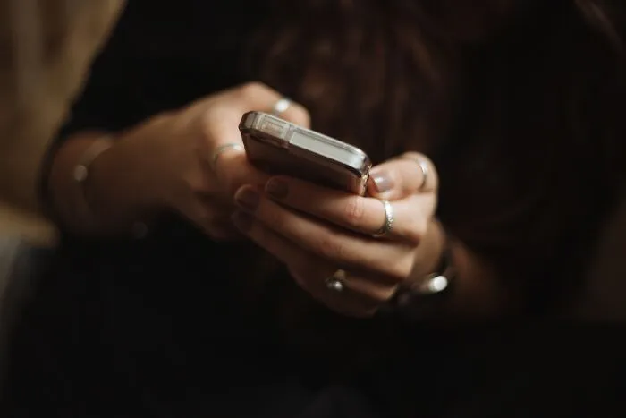 36 People Share What Traits Show A Person Wasn't Loved By Their Parents Enough As A Child