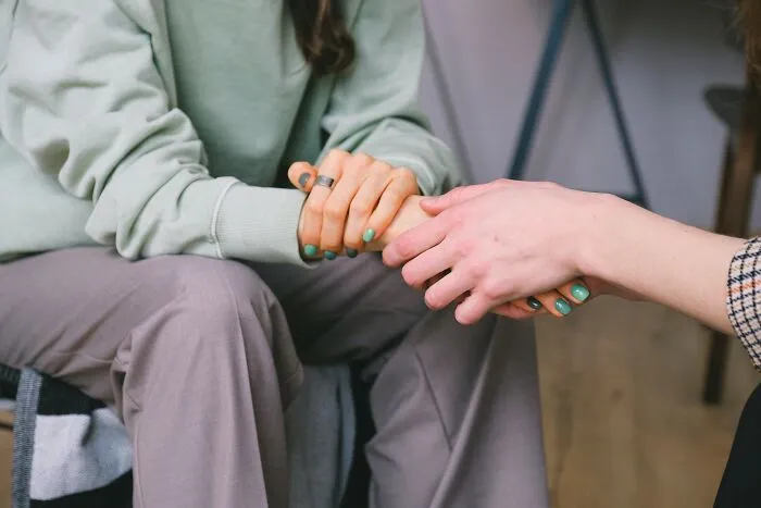 36 People Share What Traits Show A Person Wasn't Loved By Their Parents Enough As A Child