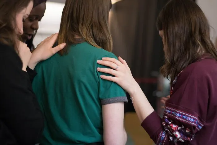 36 People Share What Traits Show A Person Wasn't Loved By Their Parents Enough As A Child