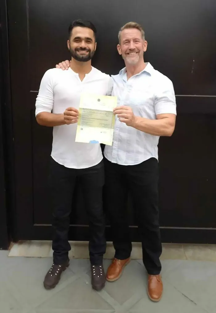 Hoy me he casado y nadie de mi familia ha venido a mi boda porque era una boda gay. Bueno, lo bueno de la vida es que podemos elegir nuestra propia familia