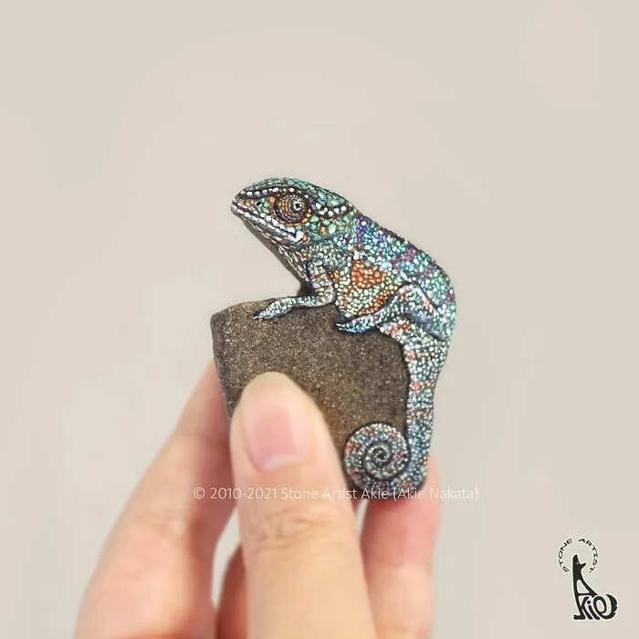 Japanese Artist Turns Blunt Stones Into Adorable Animals (70 New Pics)