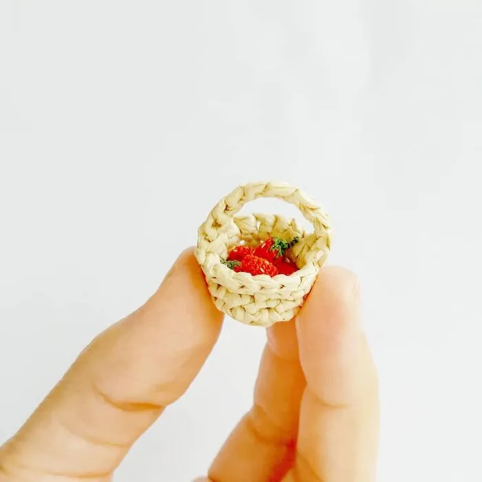 This Artist Started Micro Crocheting As An Experiment, And Now She Creates Tiny Animals And Plants Using Needle And Thread (70 Pics)