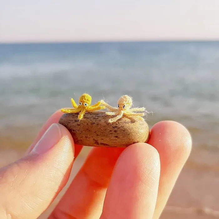 This Artist Started Micro Crocheting As An Experiment, And Now She Creates Tiny Animals And Plants Using Needle And Thread (70 Pics)