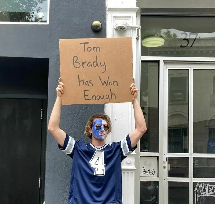 Dude Keeps Protesting Annoying Everyday Things With Funny Signs (30 New Pics)