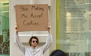 Dude Keeps Protesting Annoying Everyday Things With Funny Signs (30 New Pics)