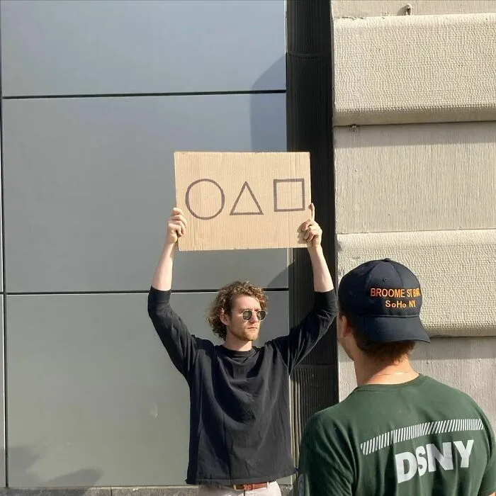Este tipo no deja de protestar contra cosas molestas cotidianas con divertidos carteles (20 fotos nuevas)