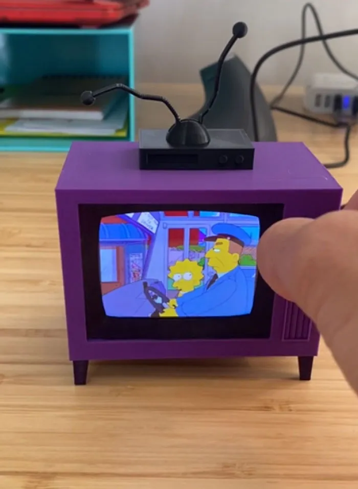 I Designed And Printed A Working Simpsons TV. Plays The First 11 Seasons At Random Without Internet. Knobs Work Too!