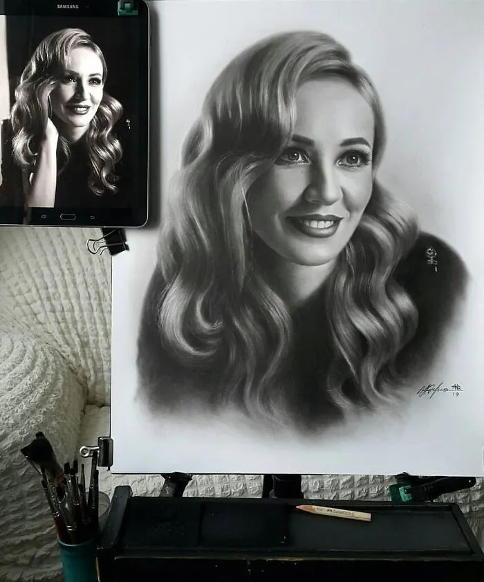 This Russian Street Artist Draws Photorealistic Live Portraits And Each One Takes Up To An Hour (102 New Pics)