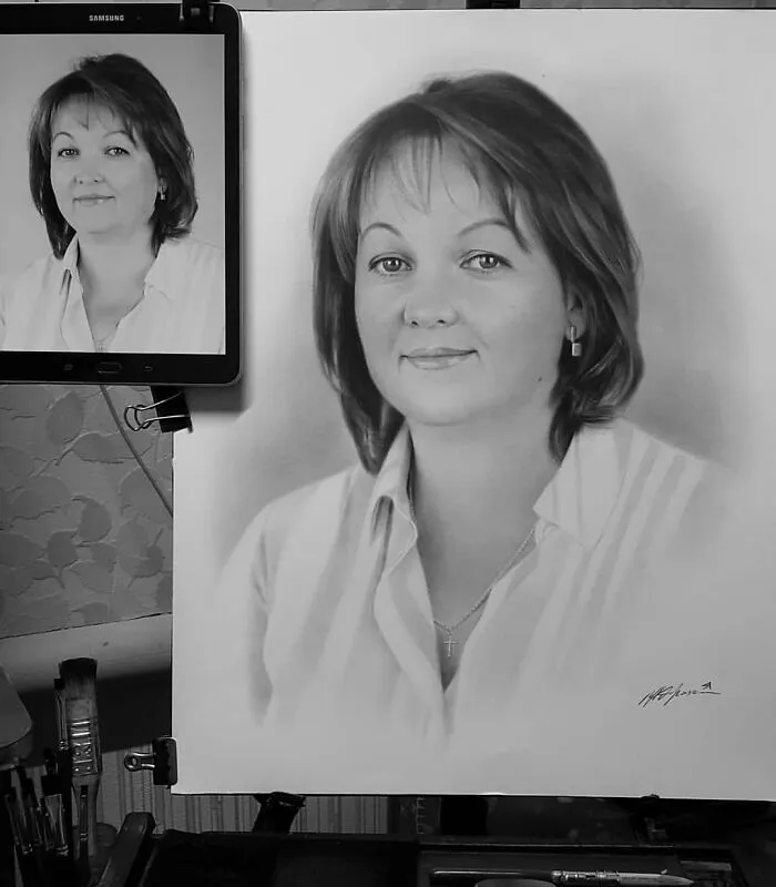 This Russian Street Artist Draws Photorealistic Live Portraits And Each One Takes Up To An Hour (102 New Pics)