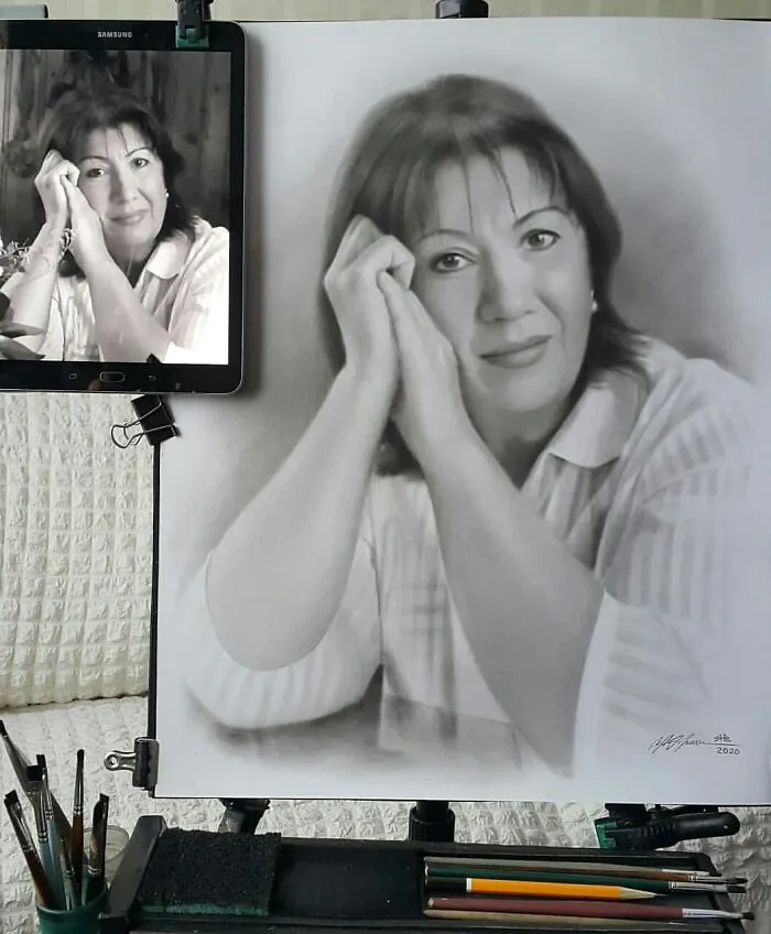 This Russian Street Artist Draws Photorealistic Live Portraits And Each One Takes Up To An Hour (102 New Pics)