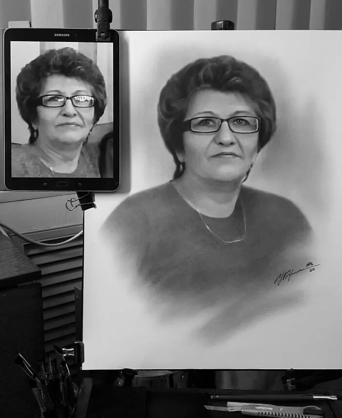 This Russian Street Artist Draws Photorealistic Live Portraits And Each One Takes Up To An Hour (102 New Pics)