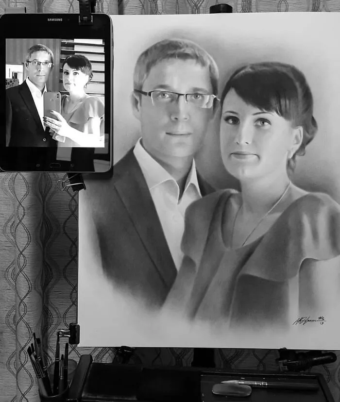 This Russian Street Artist Draws Photorealistic Live Portraits And Each One Takes Up To An Hour (102 New Pics)