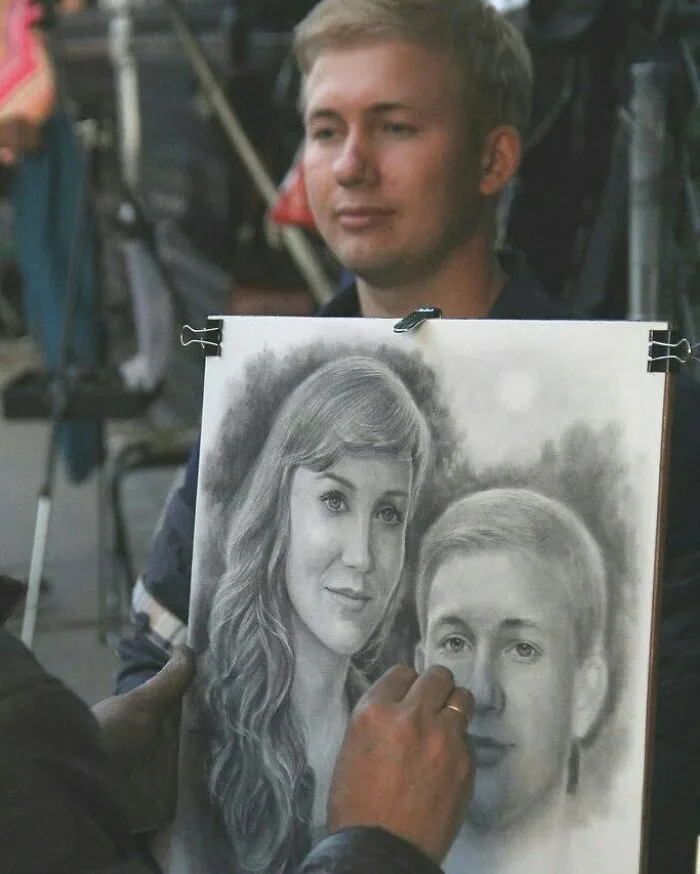 This Russian Street Artist Draws Photorealistic Live Portraits And Each One Takes Up To An Hour (102 New Pics)