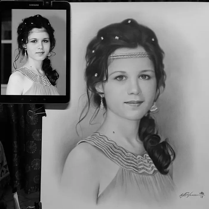 This Russian Street Artist Draws Photorealistic Live Portraits And Each One Takes Up To An Hour (102 New Pics)