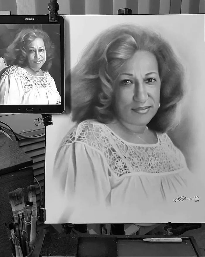 This Russian Street Artist Draws Photorealistic Live Portraits And Each One Takes Up To An Hour (102 New Pics)