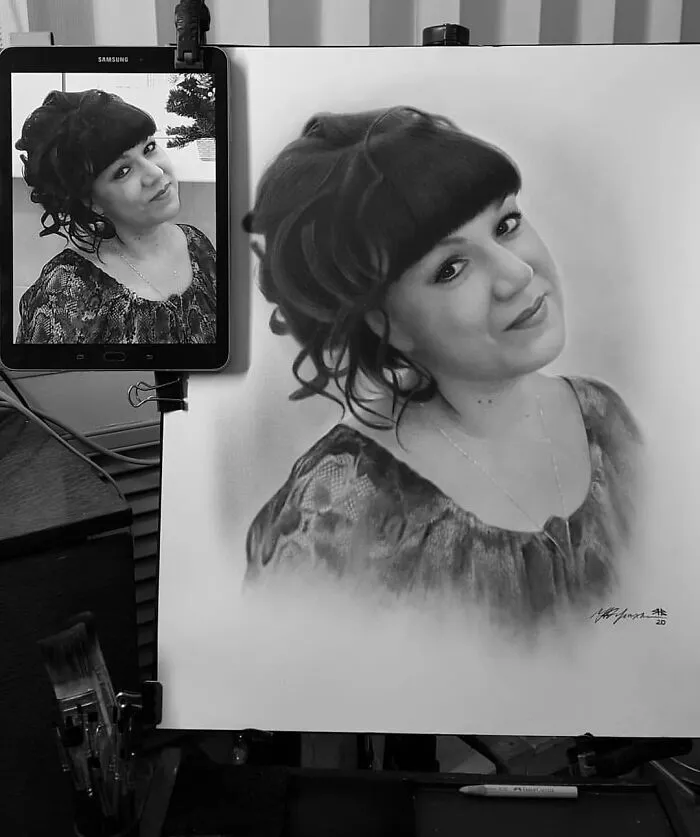 This Russian Street Artist Draws Photorealistic Live Portraits And Each One Takes Up To An Hour (102 New Pics)