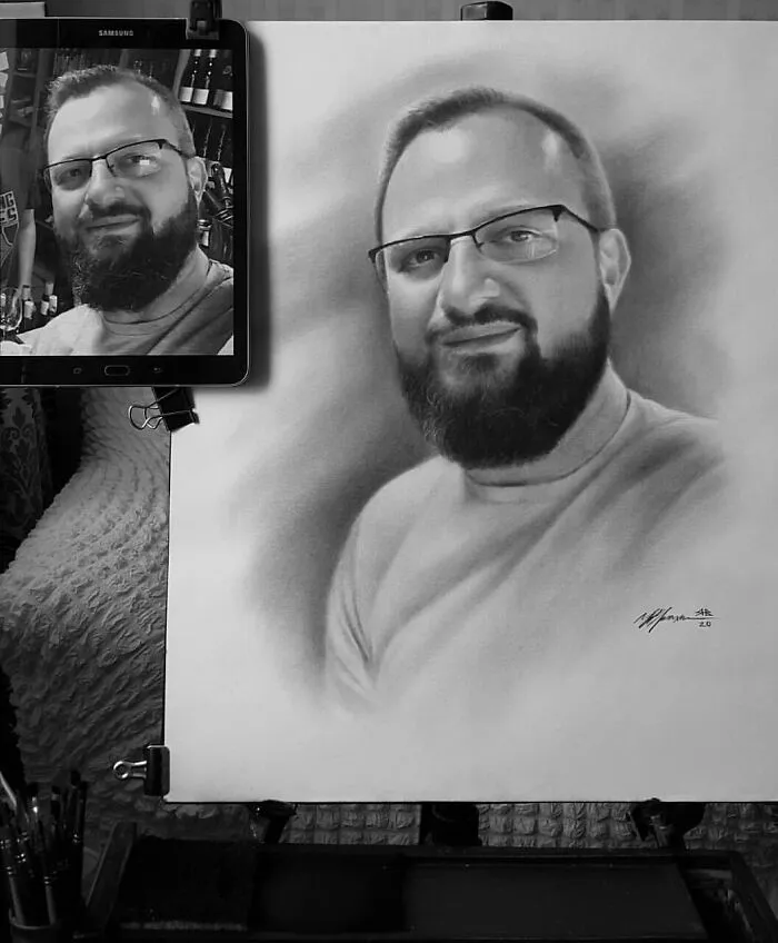 This Russian Street Artist Draws Photorealistic Live Portraits And Each One Takes Up To An Hour (102 New Pics)