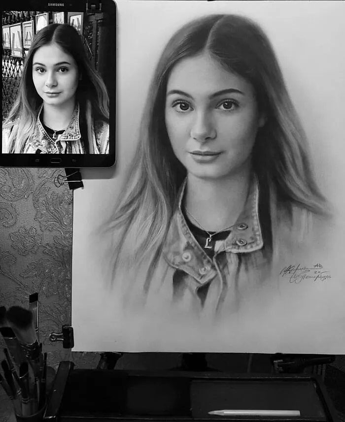This Russian Street Artist Draws Photorealistic Live Portraits And Each One Takes Up To An Hour (102 New Pics)