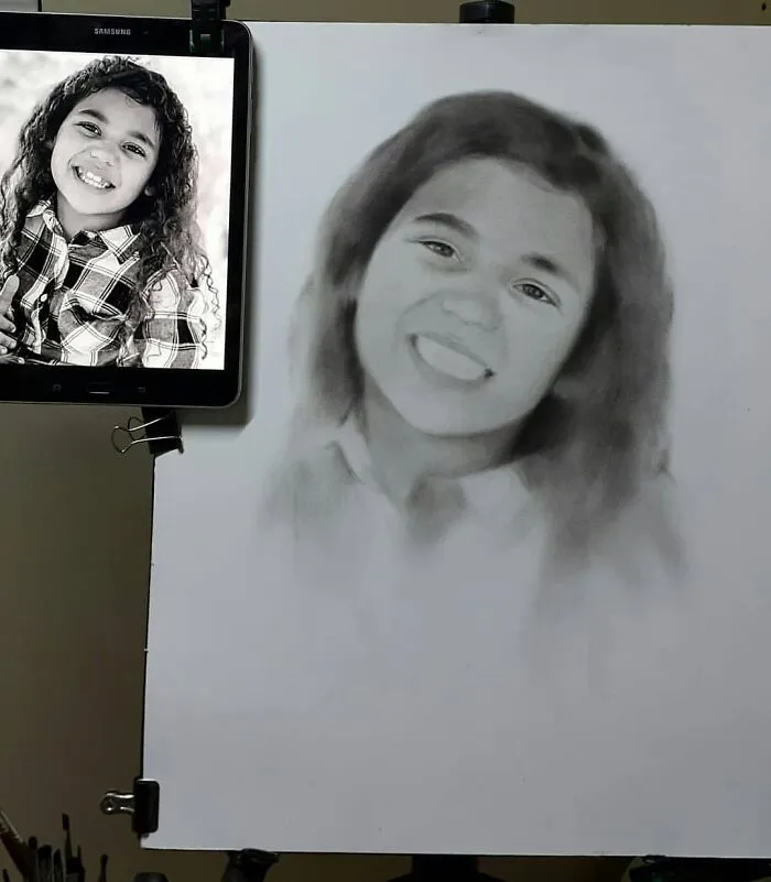 This Russian Street Artist Draws Photorealistic Live Portraits And Each One Takes Up To An Hour (102 New Pics)