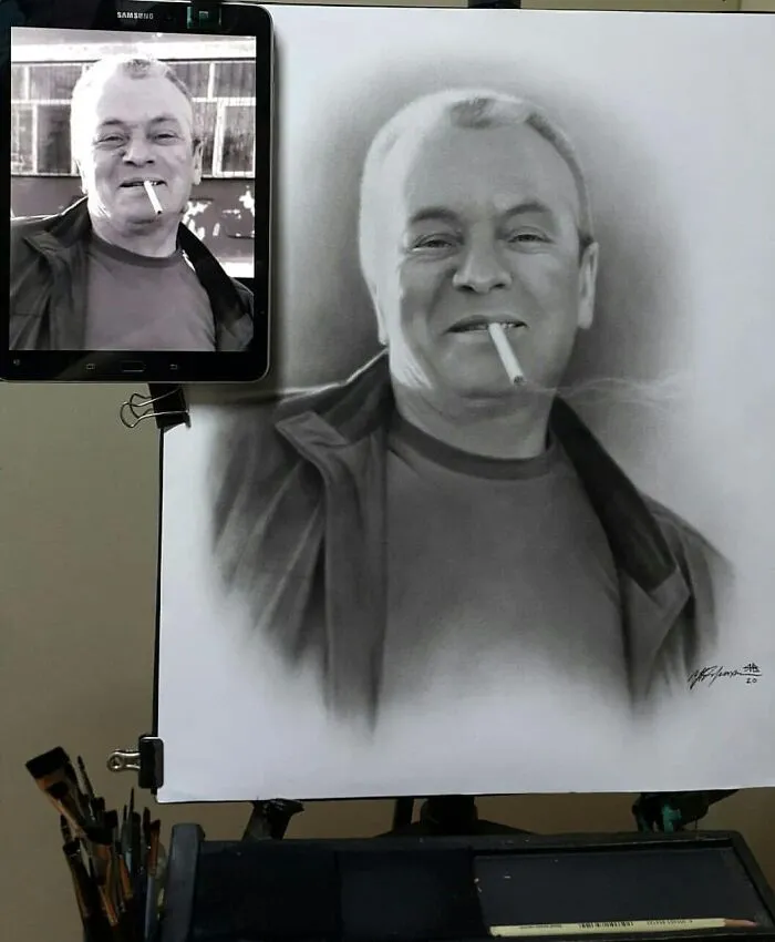 This Russian Street Artist Draws Photorealistic Live Portraits And Each One Takes Up To An Hour (102 New Pics)