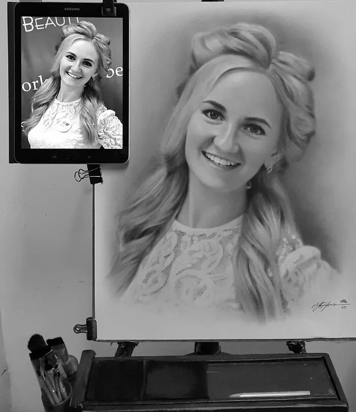 This Russian Street Artist Draws Photorealistic Live Portraits And Each One Takes Up To An Hour (102 New Pics)