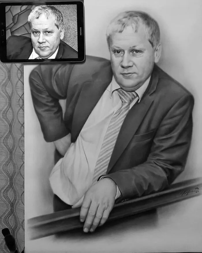 This Russian Street Artist Draws Photorealistic Live Portraits And Each One Takes Up To An Hour (102 New Pics)