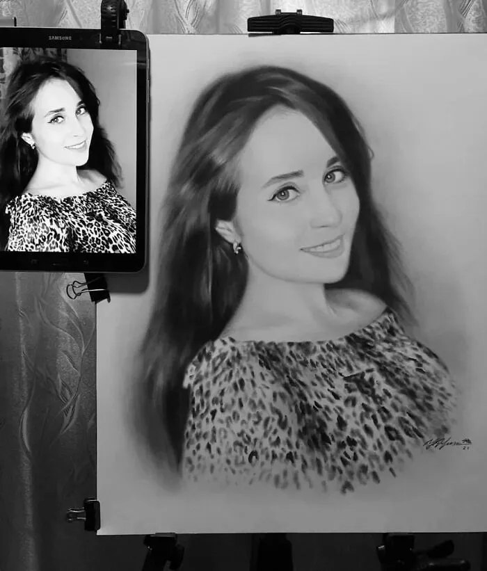 This Russian Street Artist Draws Photorealistic Live Portraits And Each One Takes Up To An Hour (102 New Pics)