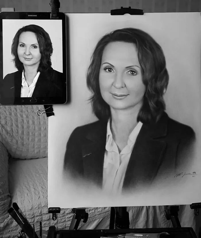 This Russian Street Artist Draws Photorealistic Live Portraits And Each One Takes Up To An Hour (102 New Pics)