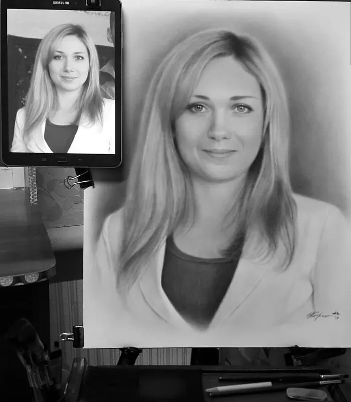 This Russian Street Artist Draws Photorealistic Live Portraits And Each One Takes Up To An Hour (102 New Pics)