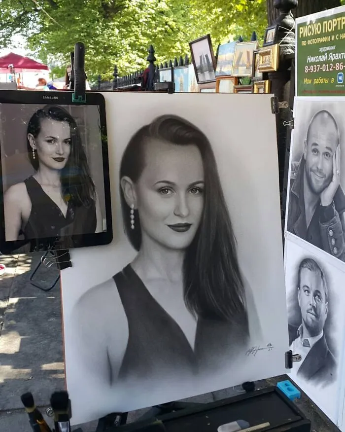 This Russian Street Artist Draws Photorealistic Live Portraits And Each One Takes Up To An Hour (102 New Pics)
